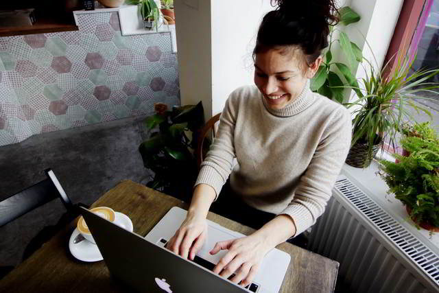 Teach Online [Top 5 Benefits and Challenges]